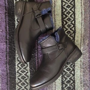 ✨SOLD✨✔️✔️Ankle Winter Booties By Eli Tahari Size 7